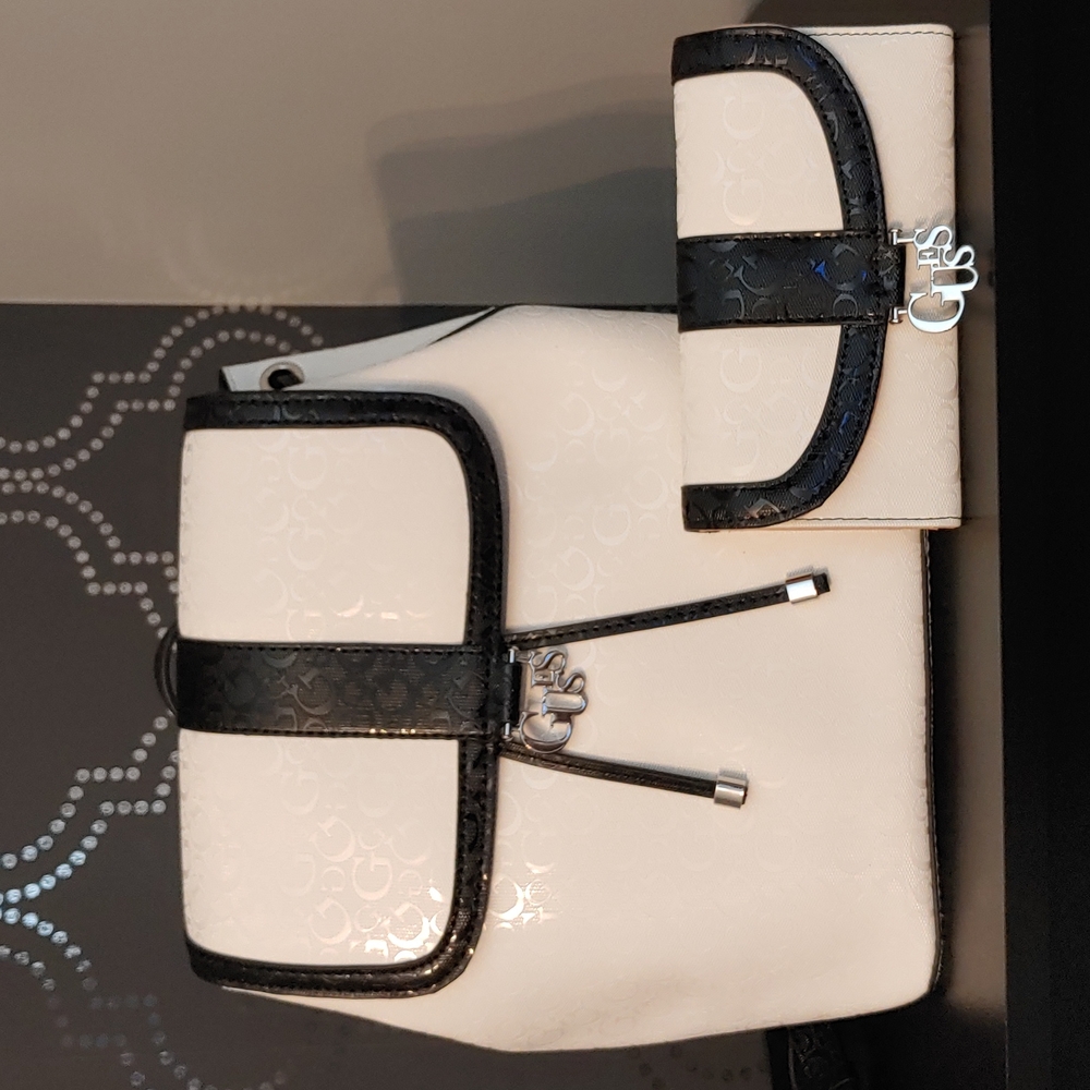 Very beautiful Guess Backpack.